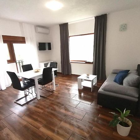 Farma & Apartmani Opg Sasa Delic Korenica Exterior photo