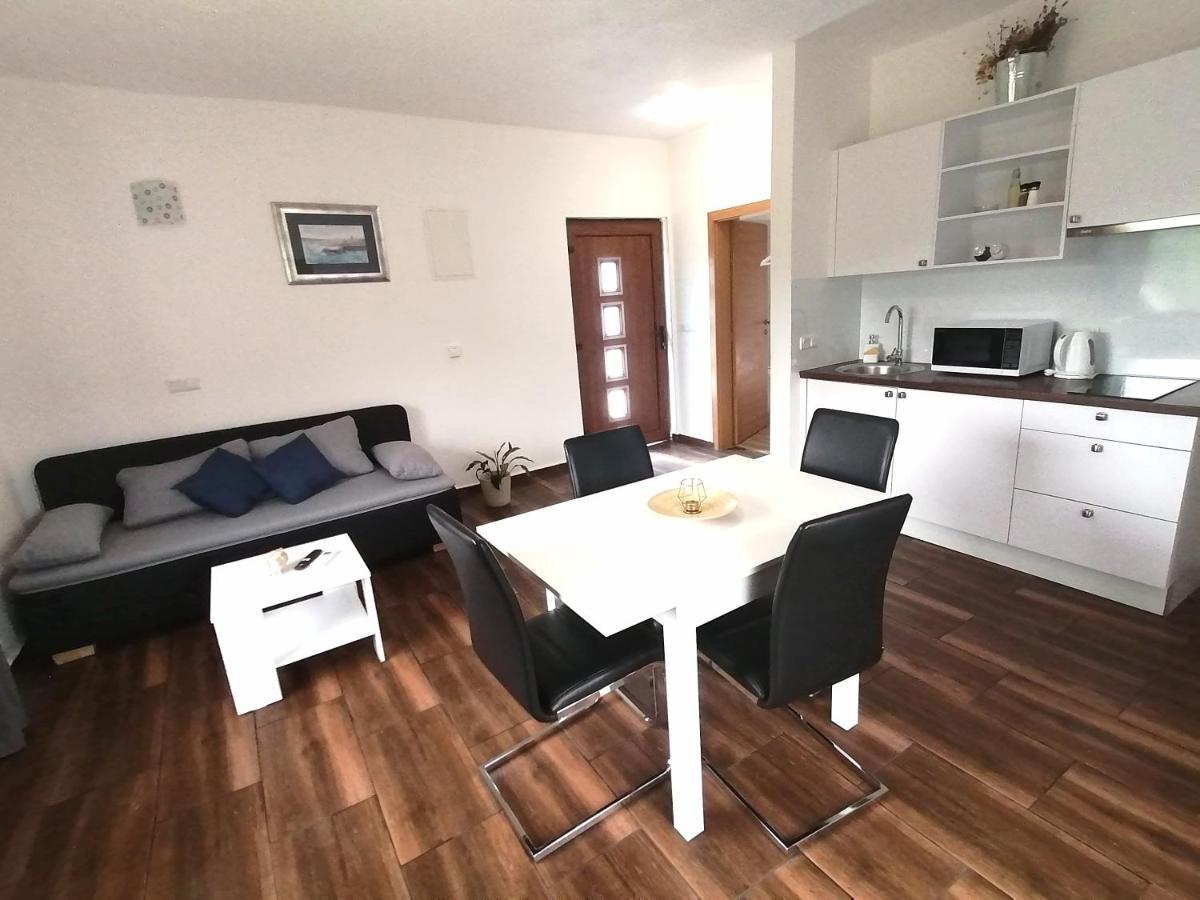 Farma & Apartmani Opg Sasa Delic Korenica Exterior photo